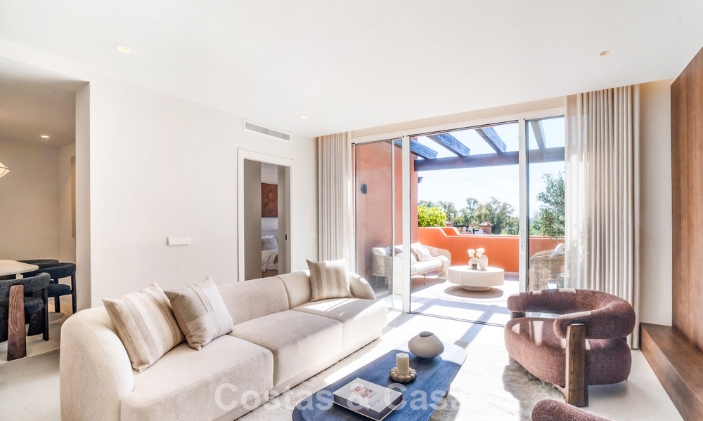 Ático dúplex de estilo andaluz con interior contemporáneo en venta en Nueva Andalucía, Marbella 789808
