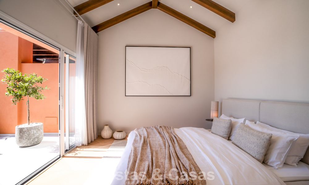 Ático dúplex de estilo andaluz con interior contemporáneo en venta en Nueva Andalucía, Marbella 789813