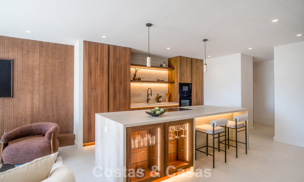 Ático dúplex de estilo andaluz con interior contemporáneo en venta en Nueva Andalucía, Marbella 789816