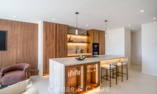 Ático dúplex de estilo andaluz con interior contemporáneo en venta en Nueva Andalucía, Marbella 789816 