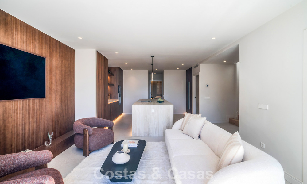 Ático dúplex de estilo andaluz con interior contemporáneo en venta en Nueva Andalucía, Marbella 789817