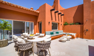 Ático dúplex de estilo andaluz con interior contemporáneo en venta en Nueva Andalucía, Marbella 789824 