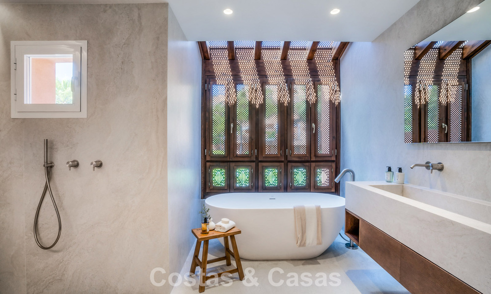 Ático dúplex de estilo andaluz con interior contemporáneo en venta en Nueva Andalucía, Marbella 789828