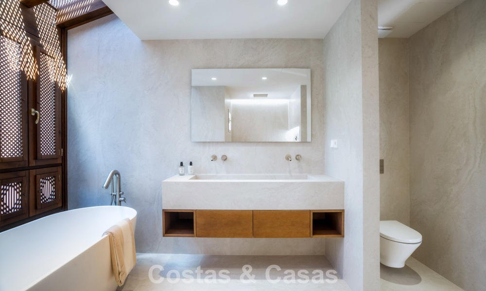 Ático dúplex de estilo andaluz con interior contemporáneo en venta en Nueva Andalucía, Marbella 789830