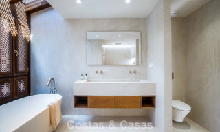 Ático dúplex de estilo andaluz con interior contemporáneo en venta en Nueva Andalucía, Marbella 789830 