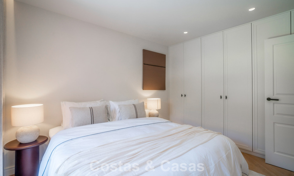 Ático dúplex de estilo andaluz con interior contemporáneo en venta en Nueva Andalucía, Marbella 789834