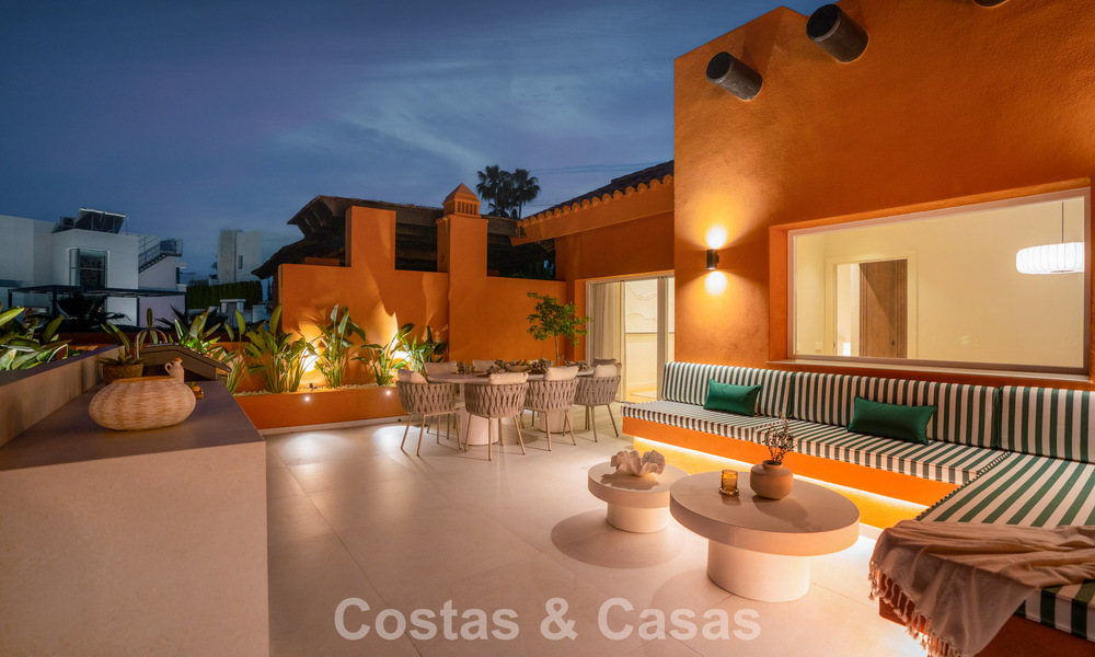 Ático dúplex de estilo andaluz con interior contemporáneo en venta en Nueva Andalucía, Marbella 789843
