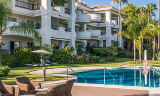 Apartamento en venta en un exclusivo complejo residencial cerrado en Sierra Blanca, Milla de Oro, Marbella 789846 