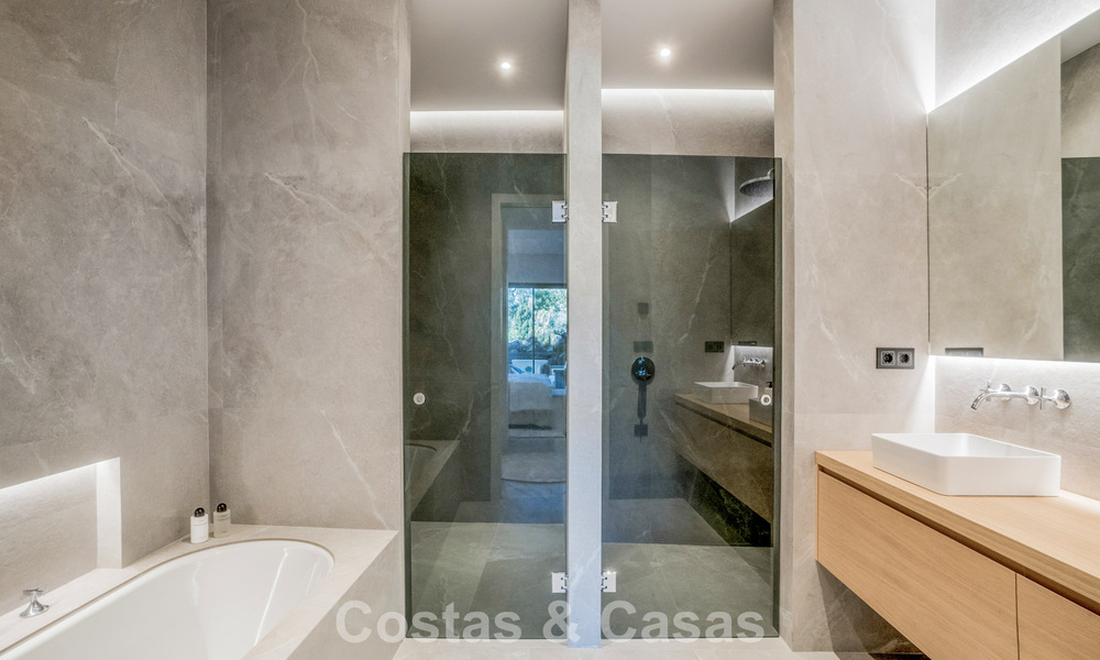 Apartamento en venta en un exclusivo complejo residencial cerrado en Sierra Blanca, Milla de Oro, Marbella 789850