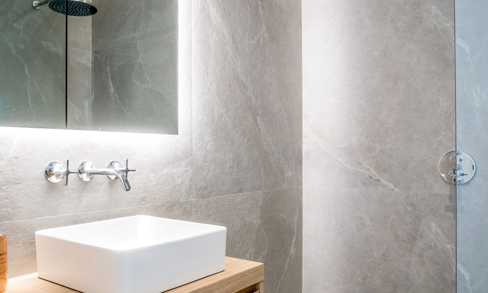 Apartamento en venta en un exclusivo complejo residencial cerrado en Sierra Blanca, Milla de Oro, Marbella 789854