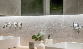 Apartamento en venta en un exclusivo complejo residencial cerrado en Sierra Blanca, Milla de Oro, Marbella 789874 