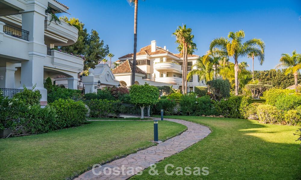 Apartamento en venta en un exclusivo complejo residencial cerrado en Sierra Blanca, Milla de Oro, Marbella 789883