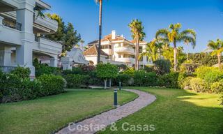 Apartamento en venta en un exclusivo complejo residencial cerrado en Sierra Blanca, Milla de Oro, Marbella 789883 