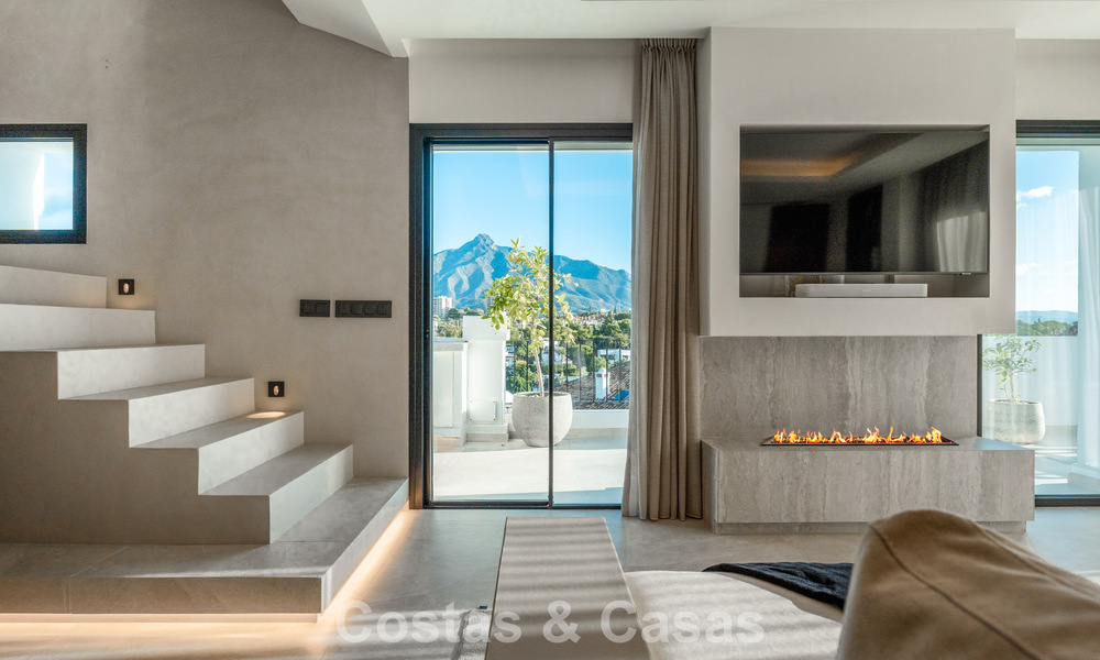 Ático dúplex reformado con vistas al mar en venta a poca distancia de Puerto Banús, Marbella 789142