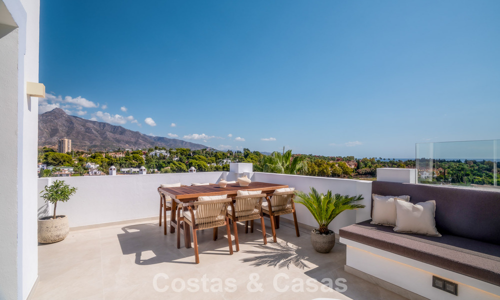 Ático dúplex reformado con vistas al mar en venta a poca distancia de Puerto Banús, Marbella 789173
