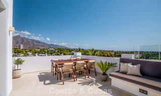 Ático dúplex reformado con vistas al mar en venta a poca distancia de Puerto Banús, Marbella 789173 