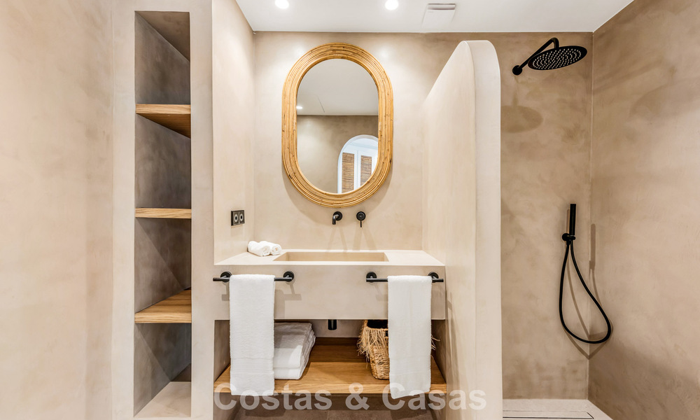 Apartamento en planta baja en venta a pocos metros de la playa en Elviria, Marbella 789199