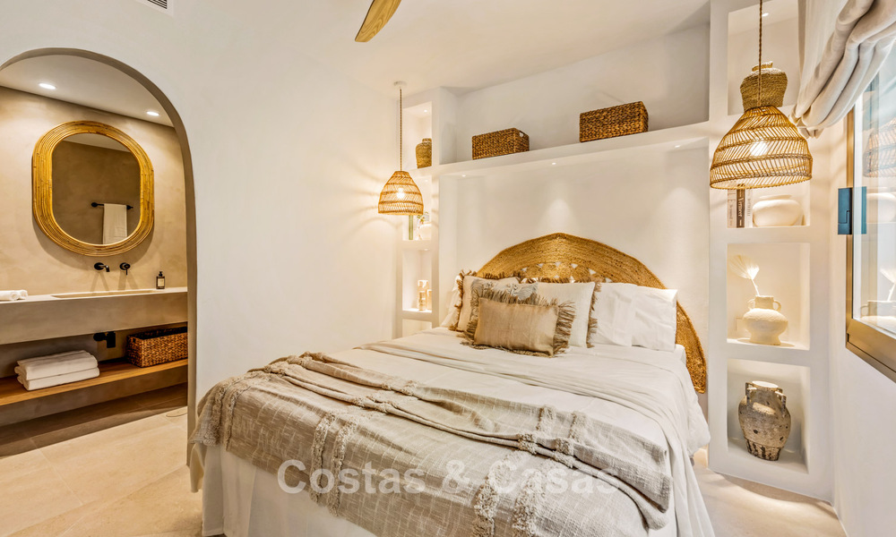 Apartamento en planta baja en venta a pocos metros de la playa en Elviria, Marbella 789200