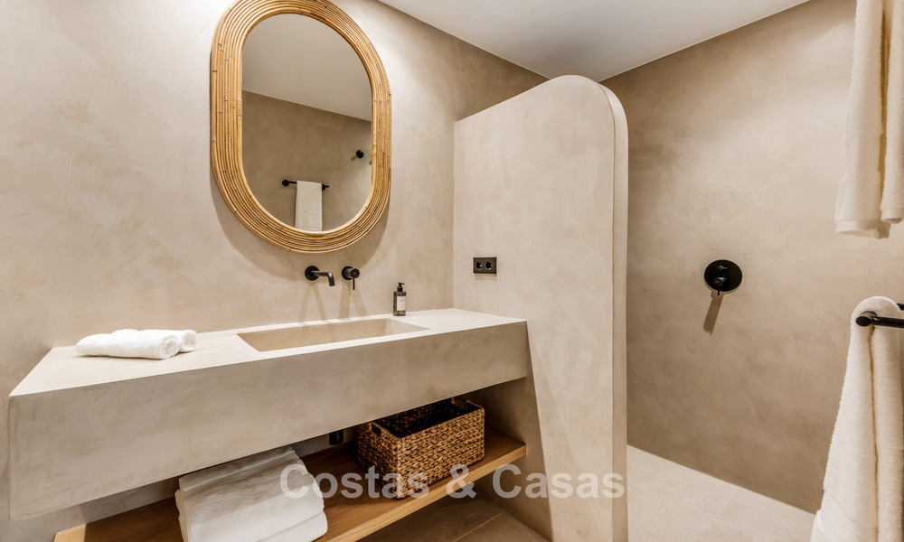 Apartamento en planta baja en venta a pocos metros de la playa en Elviria, Marbella 789201