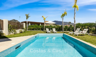 Villa de lujo lista para entrar a vivir, con arquitectura moderna y vistas panorámicas al mar, en venta en Marbella - Benahavís 788927 