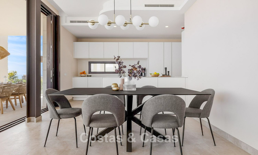 Villa de lujo lista para entrar a vivir, con arquitectura moderna y vistas panorámicas al mar, en venta en Marbella - Benahavís 788936