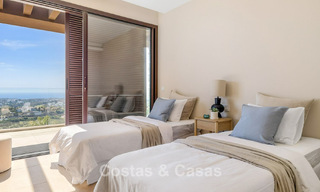 Villa de lujo lista para entrar a vivir, con arquitectura moderna y vistas panorámicas al mar, en venta en Marbella - Benahavís 788939 