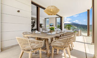 Villa de lujo lista para entrar a vivir, con arquitectura moderna y vistas panorámicas al mar, en venta en Marbella - Benahavís 788940 