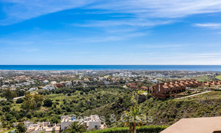 Villa de lujo lista para entrar a vivir, con arquitectura moderna y vistas panorámicas al mar, en venta en Marbella - Benahavís 788949 