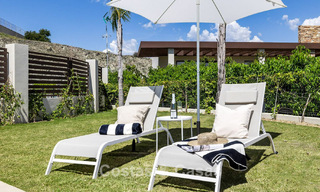 Villa de lujo lista para entrar a vivir, con arquitectura moderna y vistas panorámicas al mar, en venta en Marbella - Benahavís 788951 