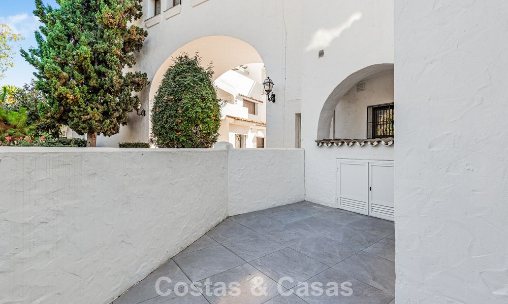 Apartamento de lujo reformado en venta a dos pasos de la playa y del centro de Puerto Banús, Marbella 789018