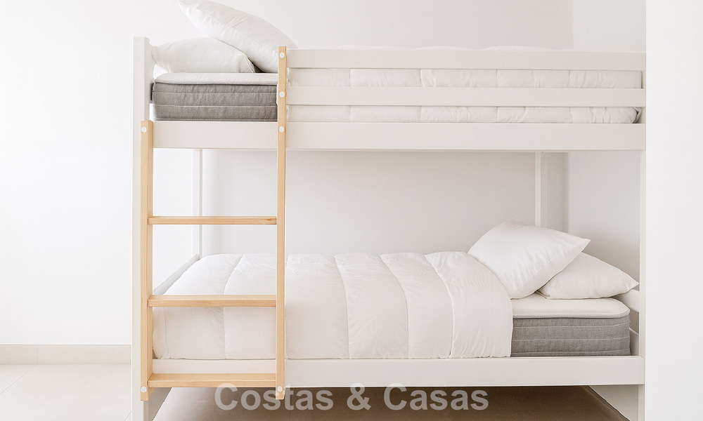 Apartamento de lujo reformado en venta a dos pasos de la playa y del centro de Puerto Banús, Marbella 789020