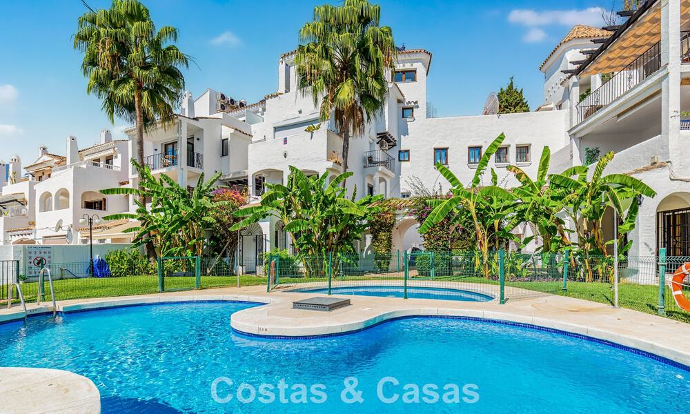 Apartamento de lujo reformado en venta a dos pasos de la playa y del centro de Puerto Banús, Marbella 789023