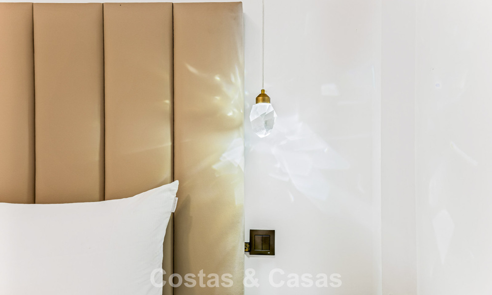 Apartamento de lujo reformado en venta a dos pasos de la playa y del centro de Puerto Banús, Marbella 789029