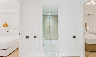 Apartamento de lujo reformado en venta a dos pasos de la playa y del centro de Puerto Banús, Marbella 789033 