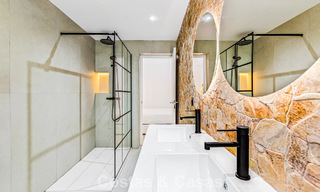 Apartamento de lujo reformado en venta a dos pasos de la playa y del centro de Puerto Banús, Marbella 789036 