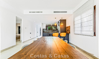 Apartamento de lujo reformado en venta a dos pasos de la playa y del centro de Puerto Banús, Marbella 789044 