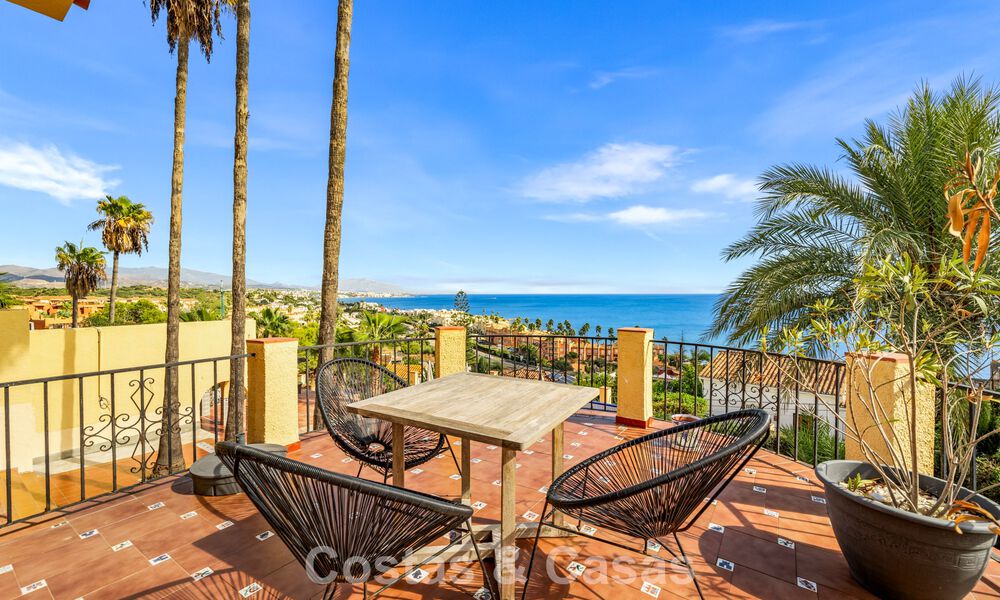 Auténtica villa mediterránea con magníficas vistas al mar en venta al oeste del centro de Estepona 788988