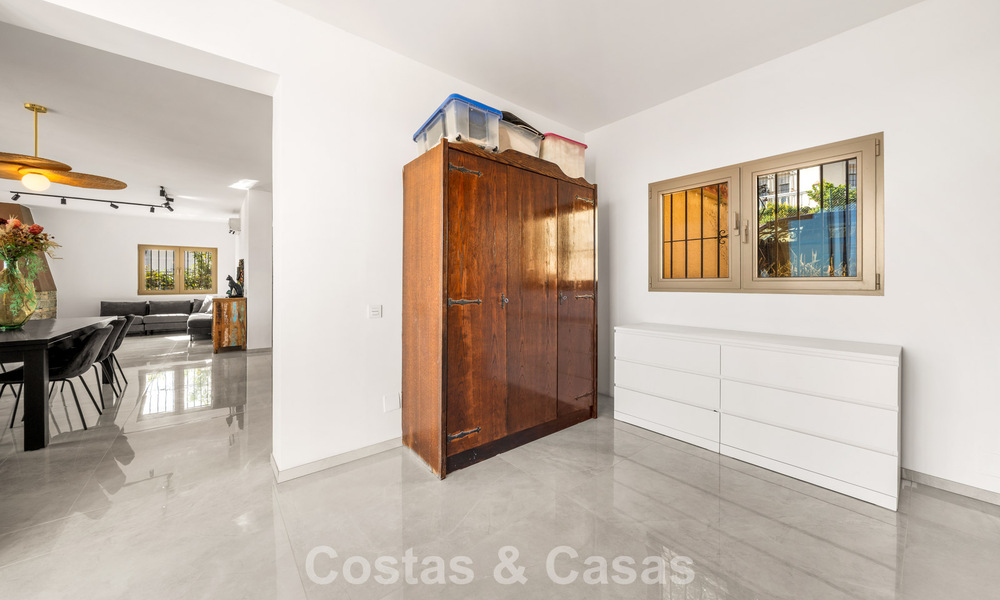 Auténtica villa mediterránea con magníficas vistas al mar en venta al oeste del centro de Estepona 788991