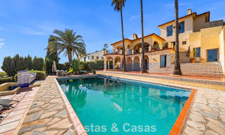 Auténtica villa mediterránea con magníficas vistas al mar en venta al oeste del centro de Estepona 789007 