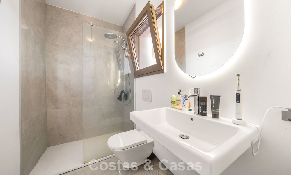 Auténtica villa mediterránea con magníficas vistas al mar en venta al oeste del centro de Estepona 789010