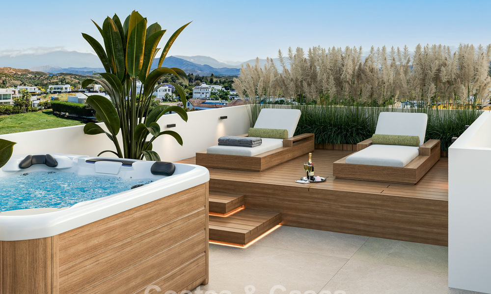 Lujosa villa mediterránea moderna y renovada en venta en el corazón de Nueva Andalucía, Marbella 789046