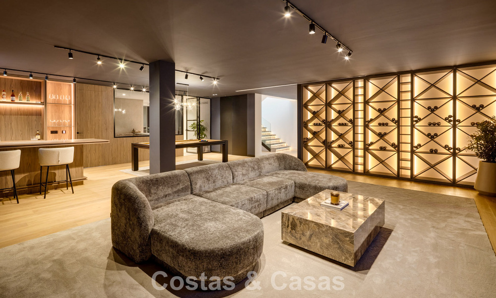 Atractiva villa de diseño con espectaculares vistas al mar en venta en Elviria, al este del centro de Marbella 789085