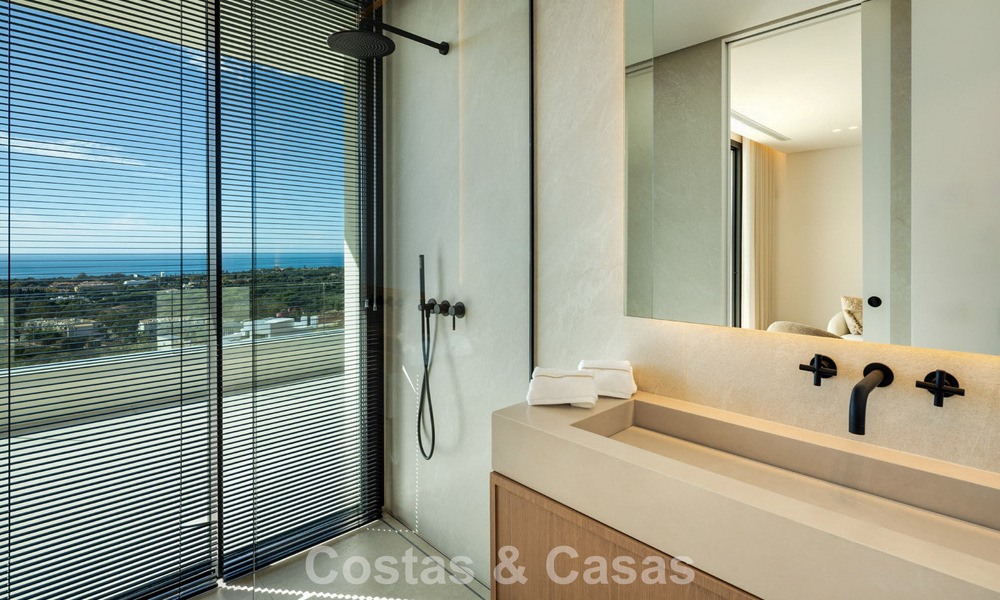 Atractiva villa de diseño con espectaculares vistas al mar en venta en Elviria, al este del centro de Marbella 789090