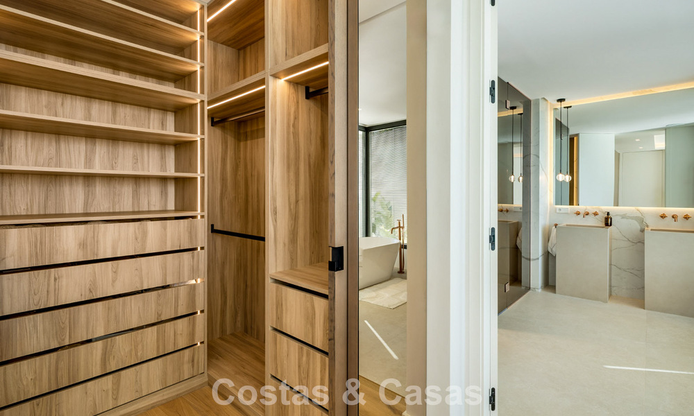 Atractiva villa de diseño con espectaculares vistas al mar en venta en Elviria, al este del centro de Marbella 789096