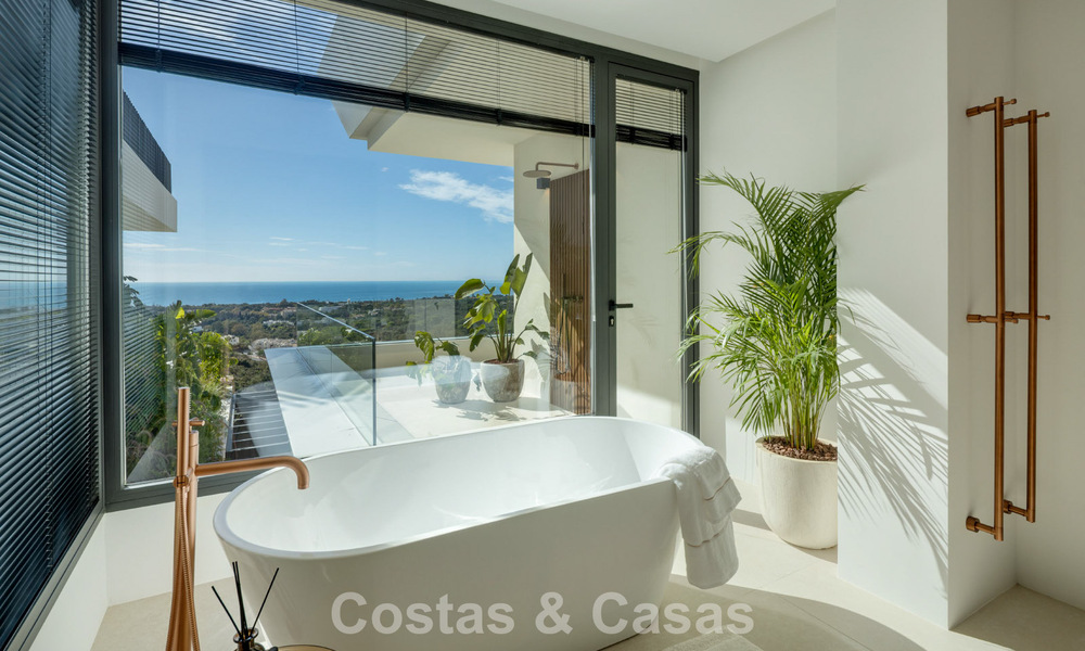 Atractiva villa de diseño con espectaculares vistas al mar en venta en Elviria, al este del centro de Marbella 789098