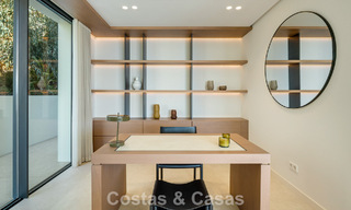 Atractiva villa de diseño con espectaculares vistas al mar en venta en Elviria, al este del centro de Marbella 789099 