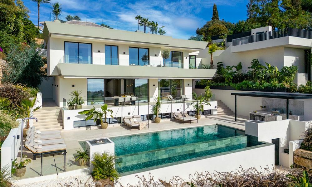Atractiva villa de diseño con espectaculares vistas al mar en venta en Elviria, al este del centro de Marbella 789103