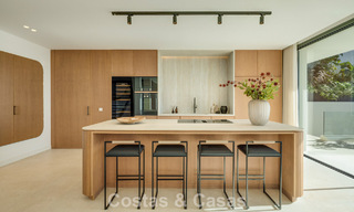 Atractiva villa de diseño con espectaculares vistas al mar en venta en Elviria, al este del centro de Marbella 789109 