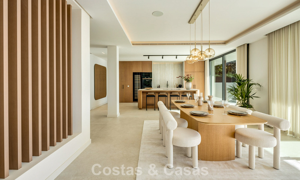 Atractiva villa de diseño con espectaculares vistas al mar en venta en Elviria, al este del centro de Marbella 789112