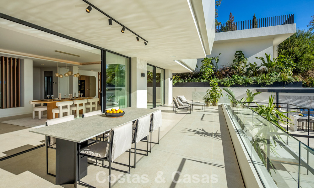 Atractiva villa de diseño con espectaculares vistas al mar en venta en Elviria, al este del centro de Marbella 789114